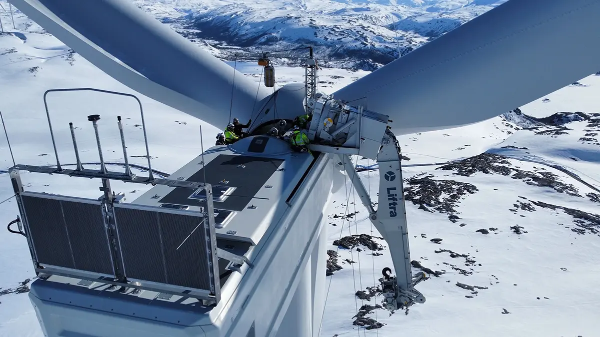 Liftra LT1200 is installed on a turbine in Norway.